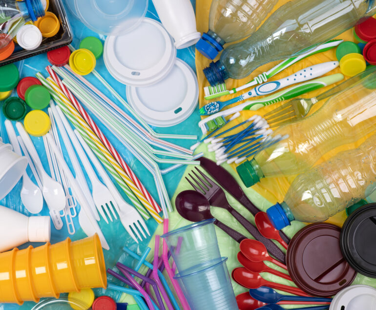 UE, stop alla plastica monouso. Roma chiede revisione direttiva