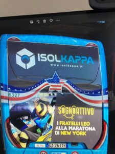 bus solidale targato Isolkappa e Fratelli Leo
