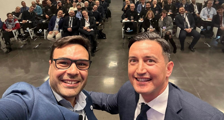 Set the stage, al via la convention 2025